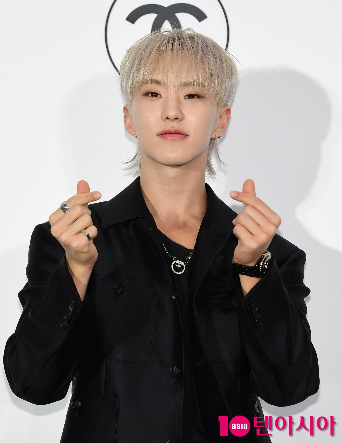 [TEN포토]세븐틴 호시 '하트 드려요'
