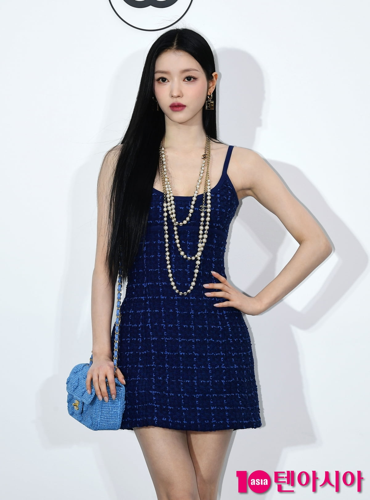 [TEN포토]오마이걸 유아 '루프탑 여신'