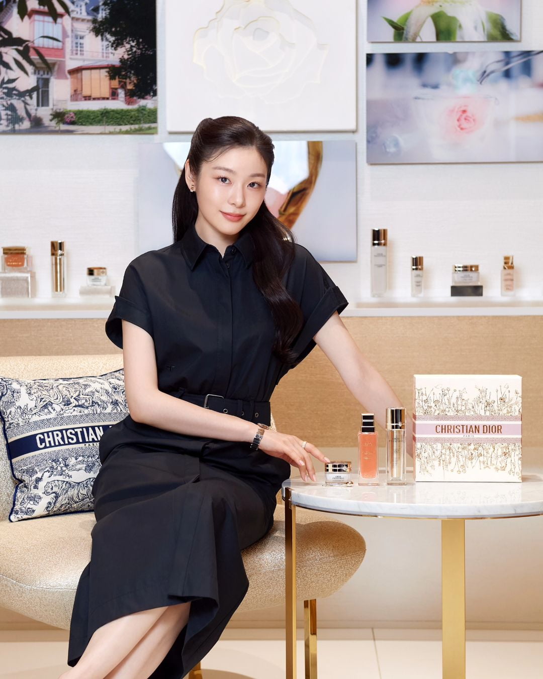 김연아, 리즈 또 경신…블랙 드레스의 반묶음 헤어 스타일로 우아함 자랑