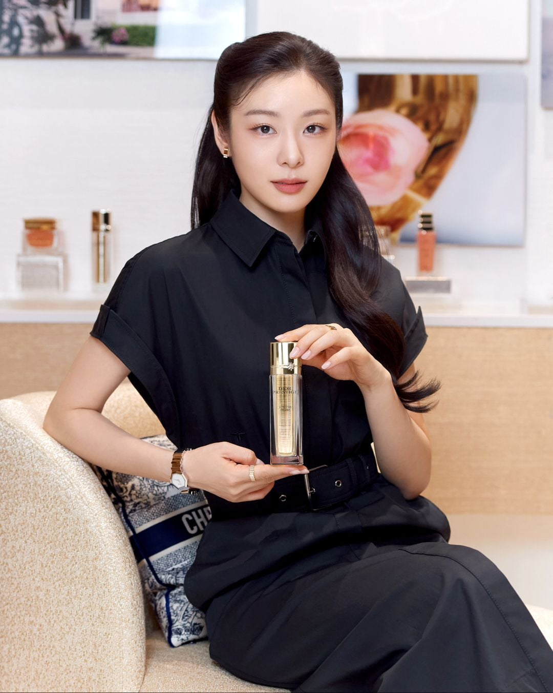 김연아, 리즈 또 경신…블랙 드레스의 반묶음 헤어 스타일로 우아함 자랑