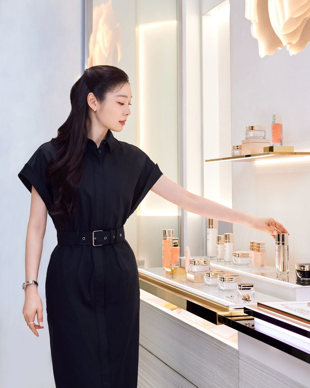 김연아, 리즈 또 경신…블랙 드레스의 반묶음 헤어 스타일로 우아함 자랑