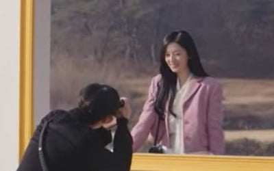 Kim Soo-hyun became a photographer for ♥Kim Ji-won... Until I lie down on the ground for the shot of my life