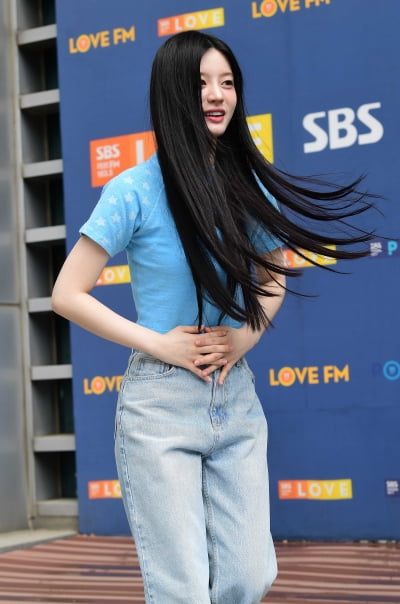 [TEN포토]아일릿 민주 '긴 생머리 휘날리며~'