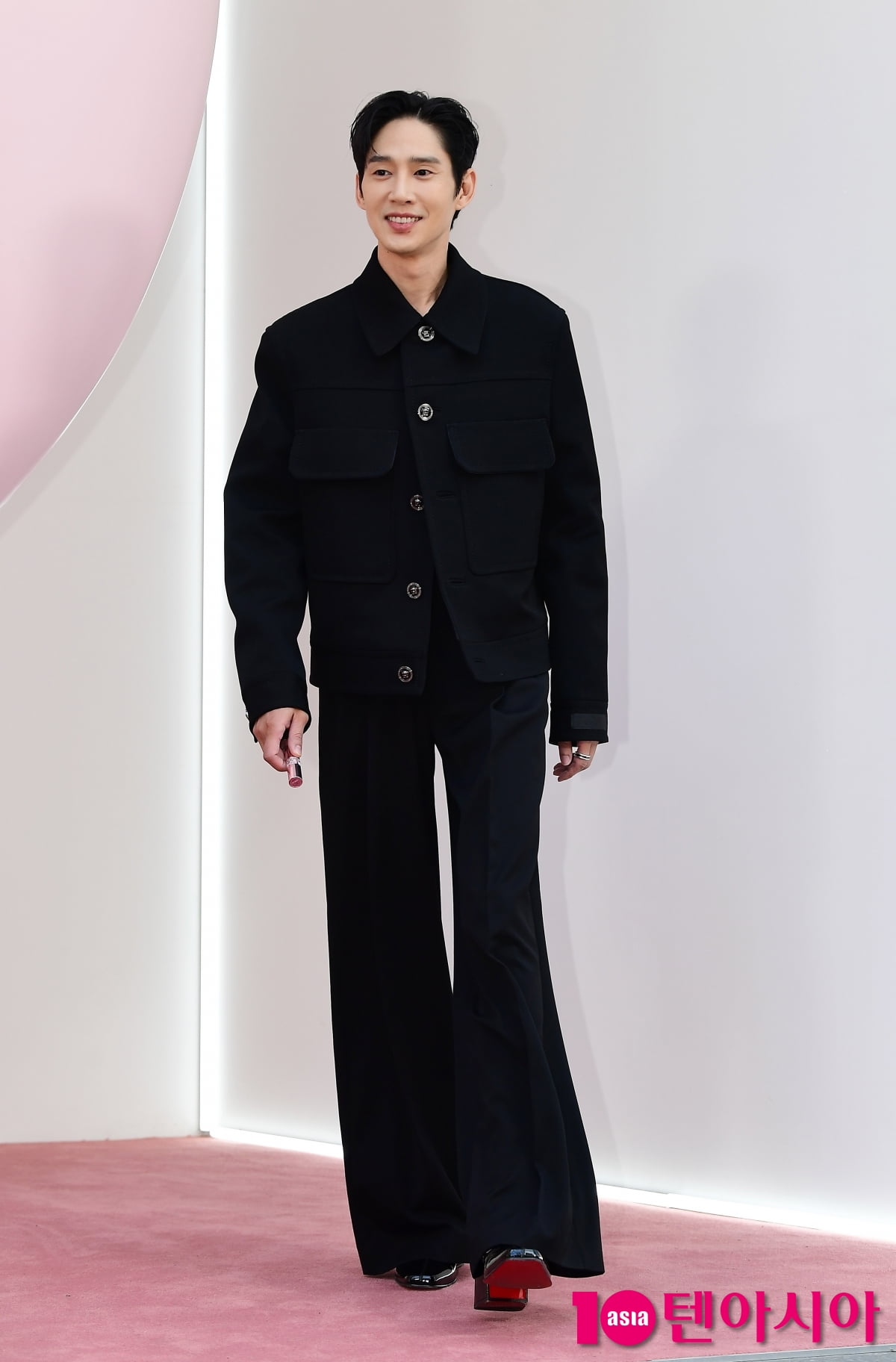 [TEN포토]박성훈 '우월한 비율'