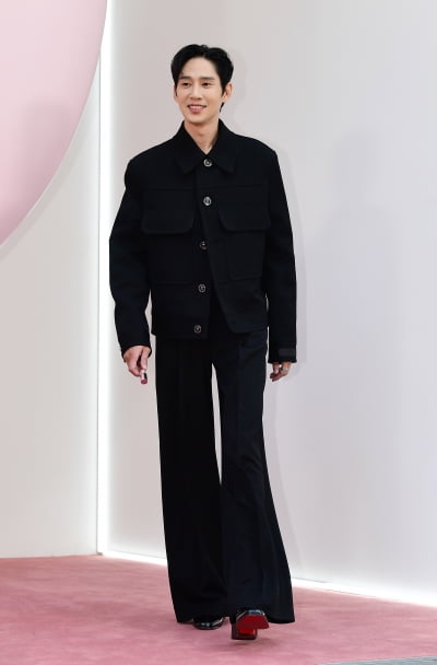[TEN포토]박성훈 '우월한 비율'