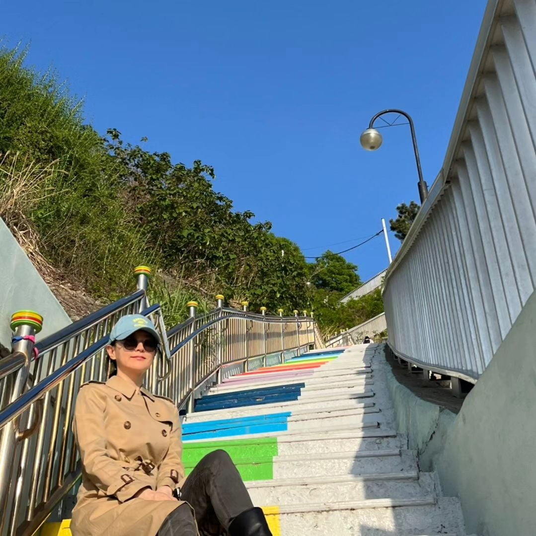 '재산 2조원 ♥남편' 이영애, 힐링은 소탈하게…분식집→소품샵 인증샷 방출