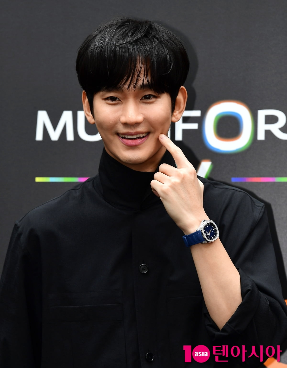 [TEN포토]김수현 '심쿵 눈맞춤'