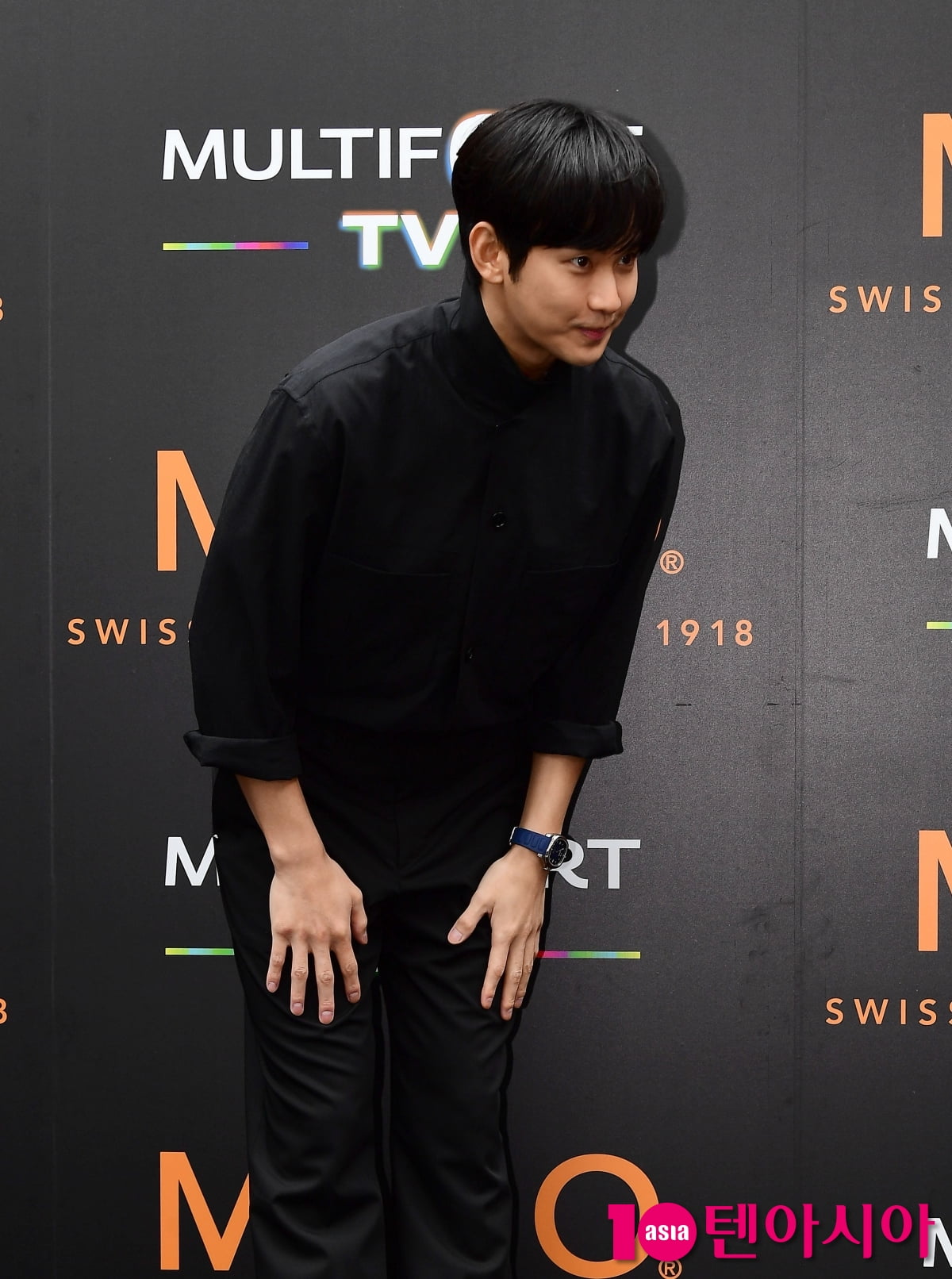 [TEN포토]김수현 '젠틀한 인사'