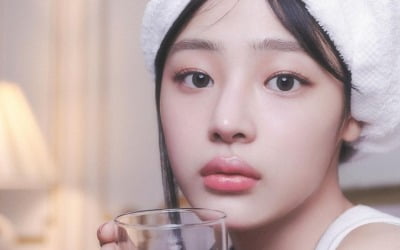뉴진스 민지, 알쏭달쏭 표정 눈길…소속사 갈등 속 새로운 사진 공개 [화보]
