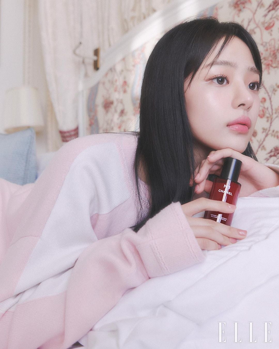 뉴진스 민지, 알쏭달쏭 표정 눈길…소속사 갈등 속 새로운 사진 공개 [화보]