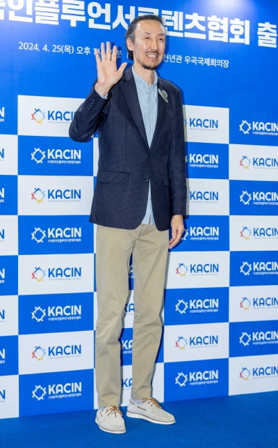 [TEN포토]한기범 '어마어마한 존재감'