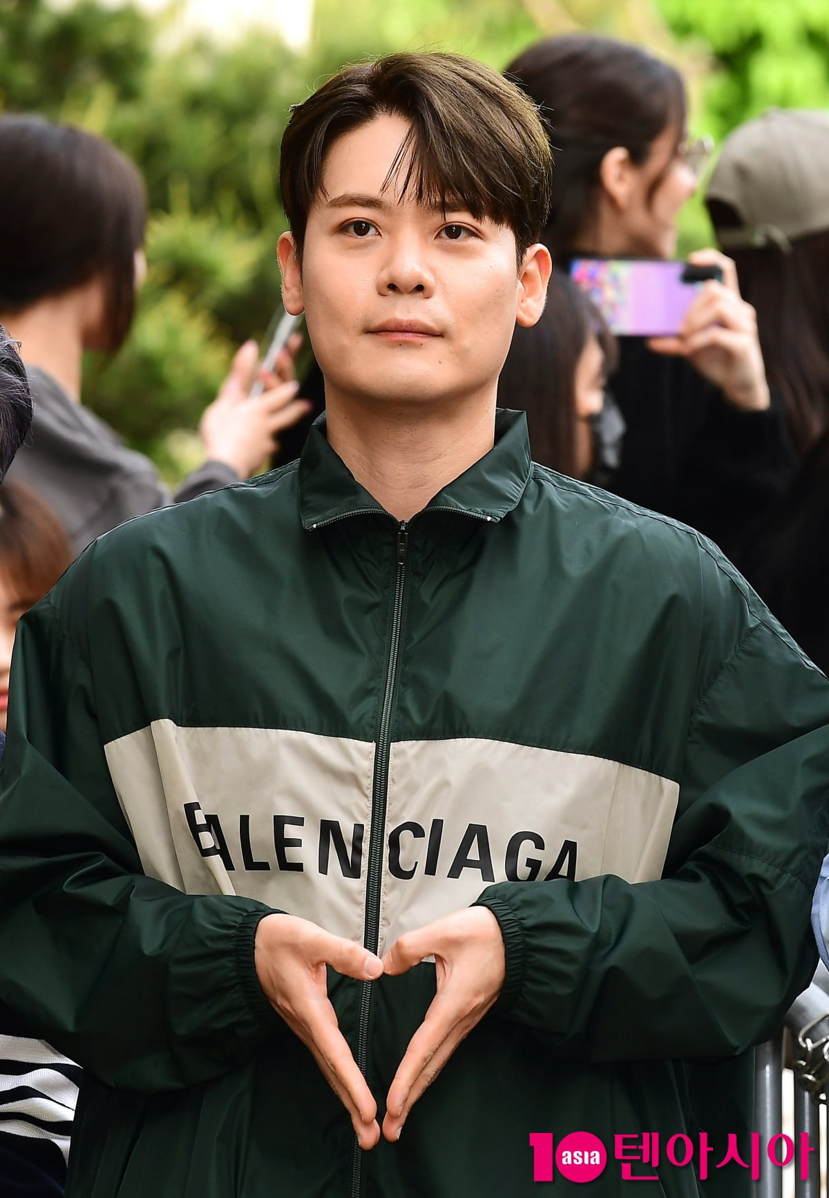 [TEN포토]라포엠 유채훈 '가슴으로 나온 하트'