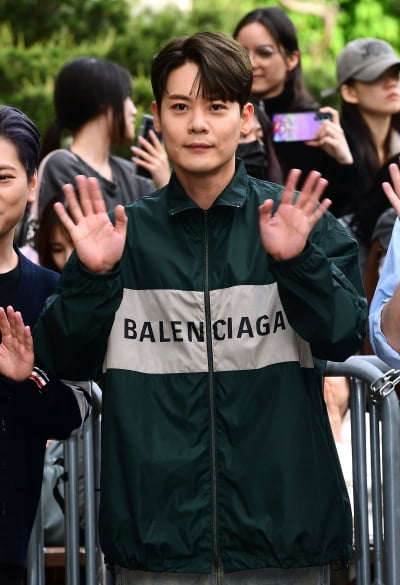 [TEN포토]라포엠 유채훈 '손 흔드는 남신'