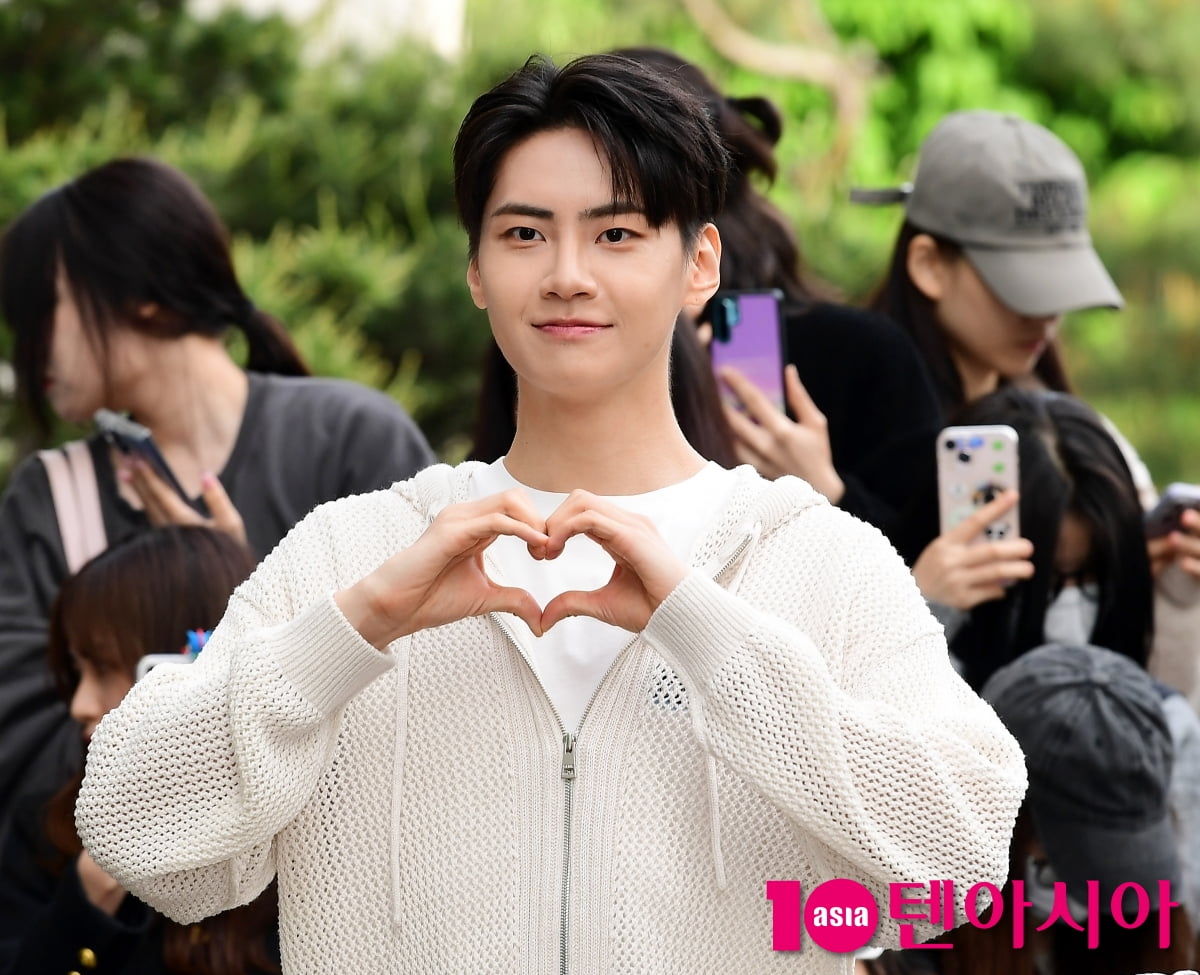 [TEN포토]이진혁 '릴렉스 사랑해주세요'