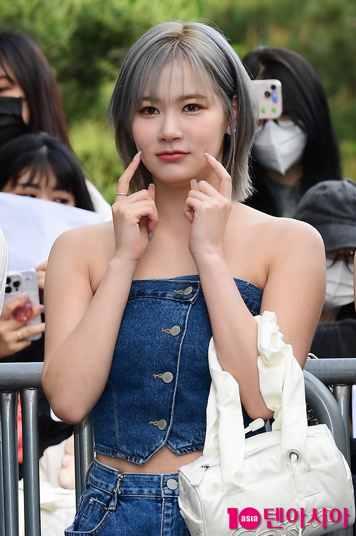 [TEN포토]비웨이브 레나 '섹시한 청청패션'