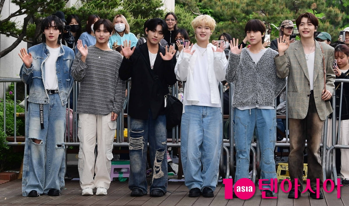 [TEN포토]피커스 '뮤지뱅크 출근길 1등'