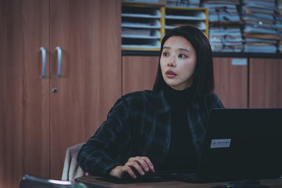 이주빈, 재벌가 며느리 아닌 형사 눈빛…'범죄도시4' 광수대·사이버팀 케미