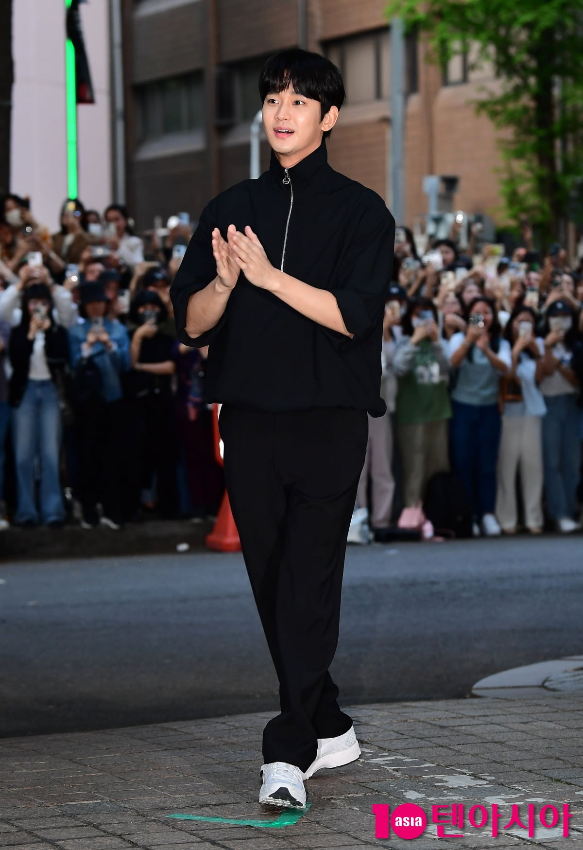 김수현, 눈물 버튼 백현우...오늘은 웃었다[TEN포토+]