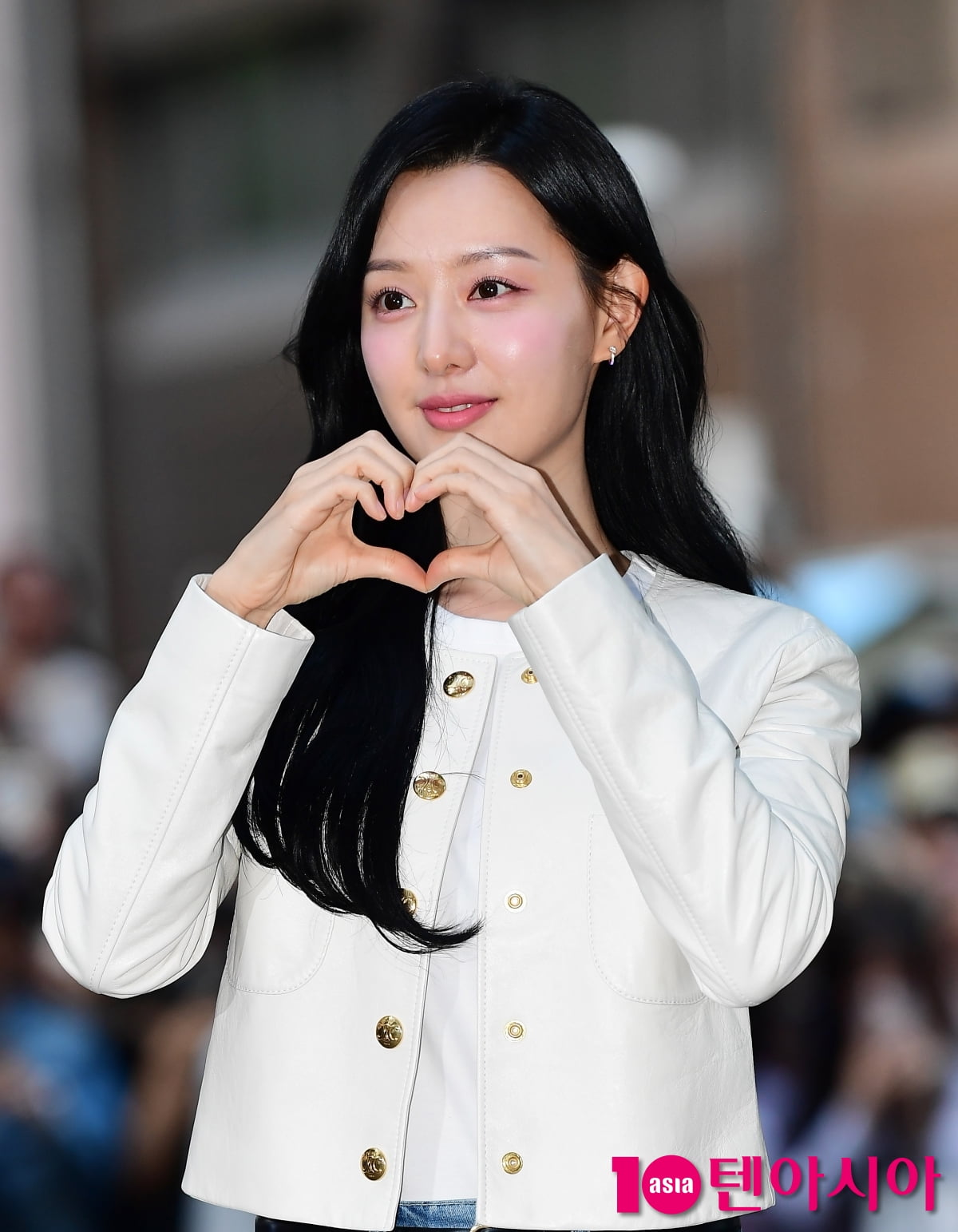 [TEN포토]김지원 '하트 보내는 여신'(눈물의 여왕 종방연)