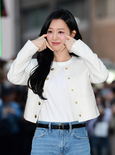 [TEN포토]김지원 '애교 넘치는 티티'(눈물의 여왕 종방연)