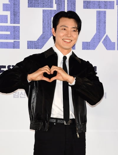 [TEN포토]이무생 '이무생로랑의 꽃하트'