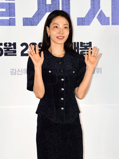 [TEN포토]김신록 '카리스마 넘치는 형사'