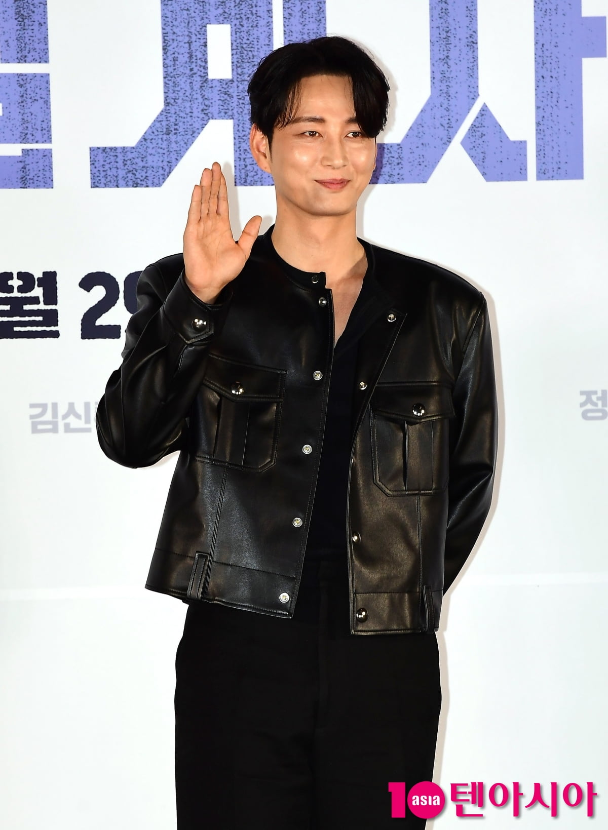 [TEN포토]이현욱 '빠져드는 미소'