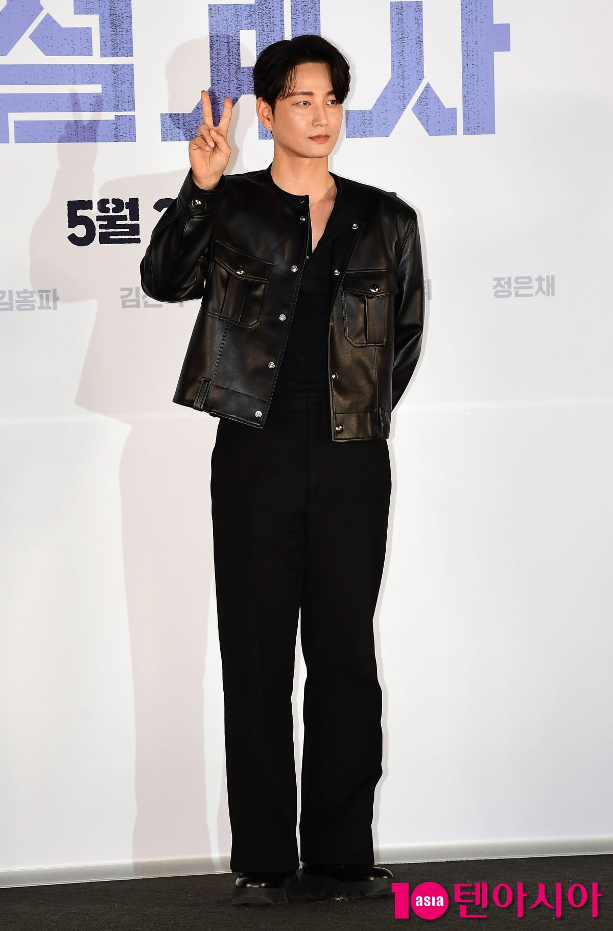 [TEN포토]이현욱 '시크한 올블랙'