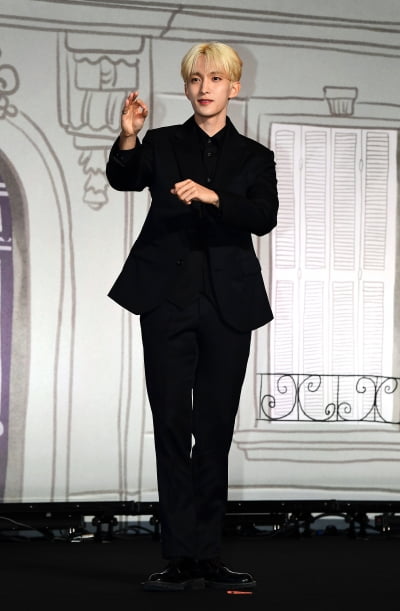 [TEN포토]세븐틴 도겸 '마에스트로의 지휘'