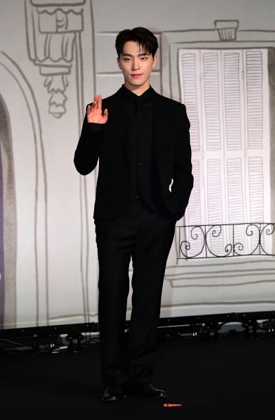 [TEN포토]세븐틴 디노 '시크한 인사'