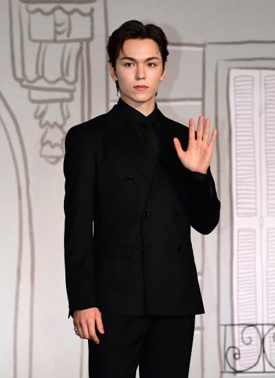 [TEN포토]세븐틴 버논 '짙은 잘생김'