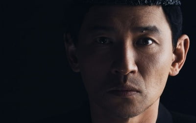 Following Jeon Do-yeon, Hwang Jung-min also makes a comeback with a play.