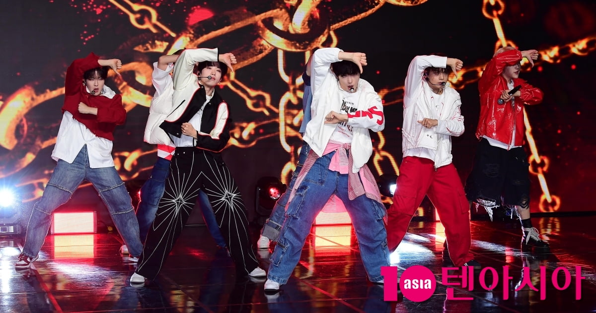 [TEN포토]더킹덤 '멋진 퍼포먼스'