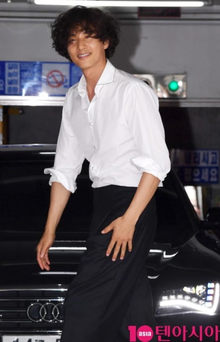 원빈, 스스로 자초한 팥없는 단팥빵…형은 오고 동생은 감감무소식[TEN이슈]
