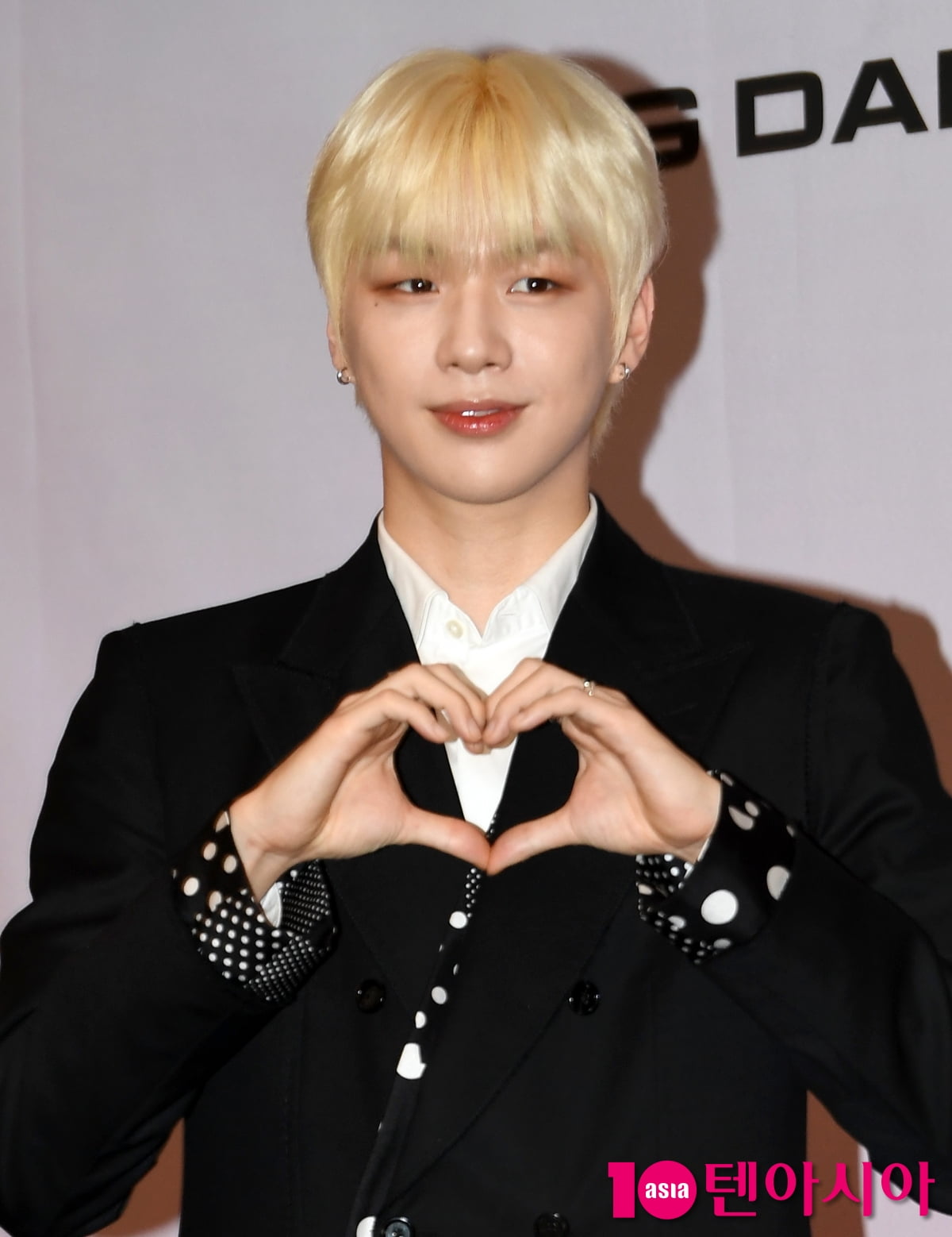 강다니엘 측 "대주주, 100억 규모 사문조 위조·20억 횡령·17억 무단 인출" [공식입장 전문]