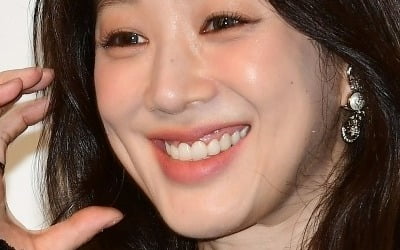정려원, 6년만에 법복 벗었다…11살 연하남과 로맨스에 쏠린 기대 [TEN피플]
