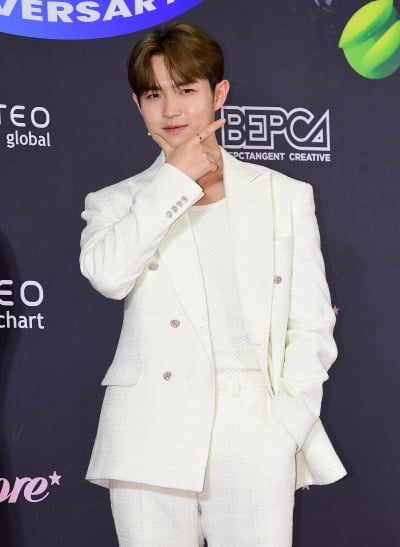 김재환, 5월의 가수 선정…풍부한 성량+장르 무관 소화력[TEN차트]