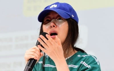“Is Min Hee-jin compatible with the K-pop patriarchy?”