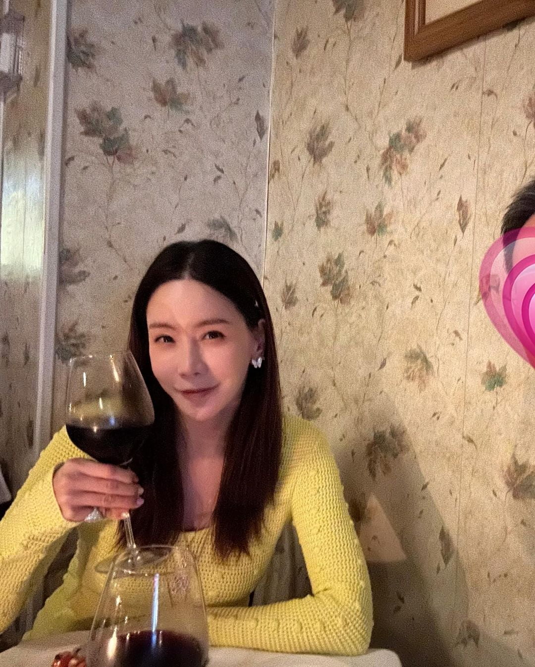 '재미교포♥' 김정은, 더 우아해졌네…뉴욕 럭셔리 레스토랑에서 결혼 8주년 기념