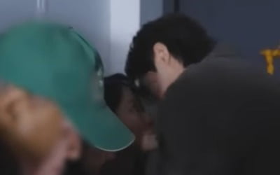 Byeon Woo-seok ♥ Kim Hye-yoon, secret kiss scene revealed... Acting skills ↑ with delicate direction