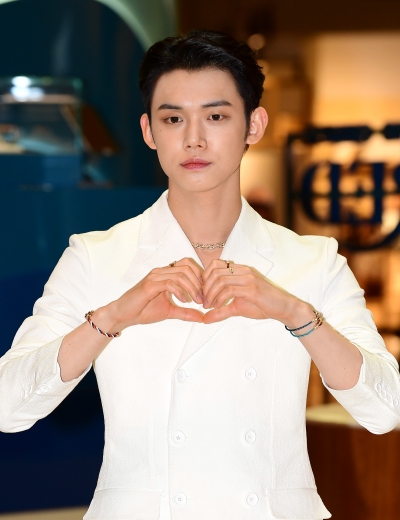 [TEN포토]TXT 연준 '러블리 하트'