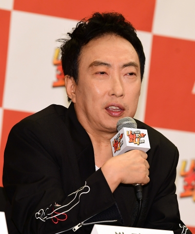 パク・ミョンス、歌謡界に日針