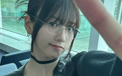 ユン・ボミ、「涙の女王」蝶でルックを投げてヒップなギャグシークルック