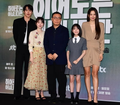 [TEN포토]드라마 '히어로는 아닙니다만' 만든 사람들