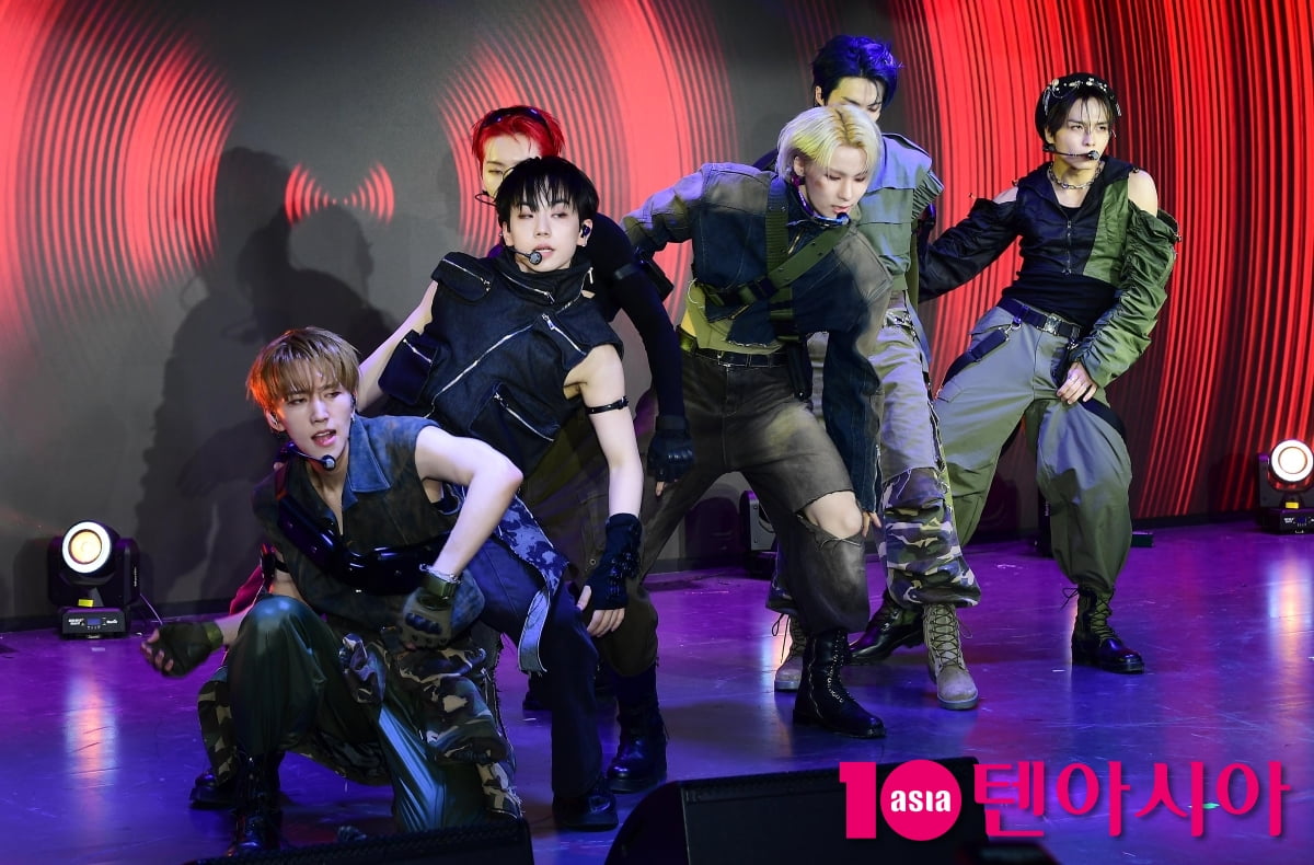 [TEN포토]엘라스트 '타이틀곡 '가솔린' 무대'