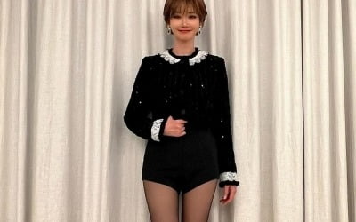 '172cm 50kg' Go Jun-hee shows off an unconventional pantless look... Showing off unrealistic legs