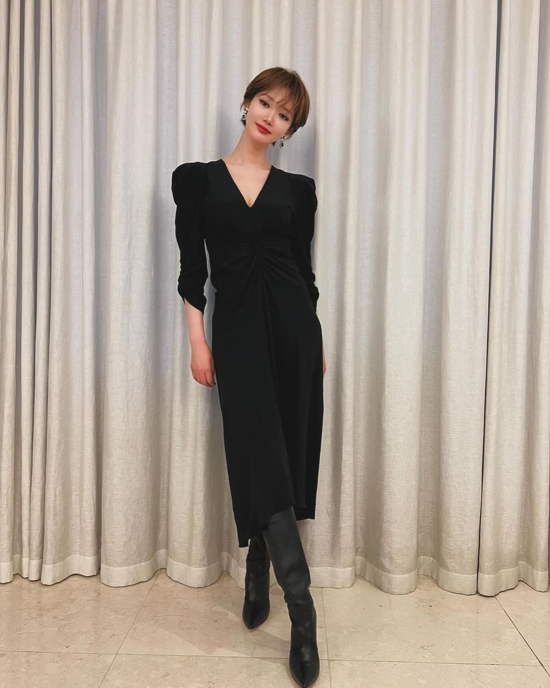 '172cm 50kg' 고준희, 파격 팬츠리스룩 선보여…비현실적 각선미 자랑