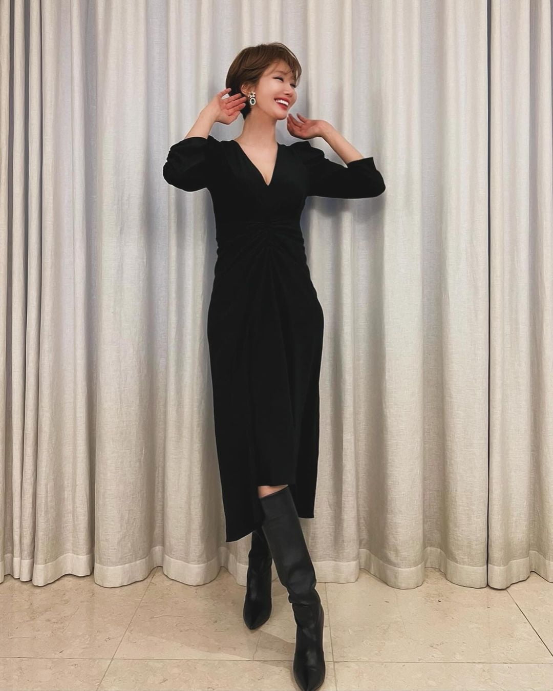'172cm 50kg' 고준희, 파격 팬츠리스룩 선보여…비현실적 각선미 자랑