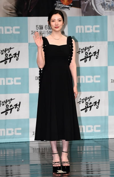 [TEN포토]임주은 '미소없는 포토타임'