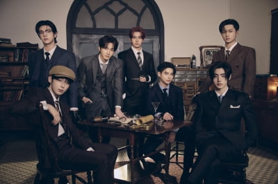 엔하이픈, 수트 쫙 빼입고…'MEMORABILIA' 뱀파이어 변신